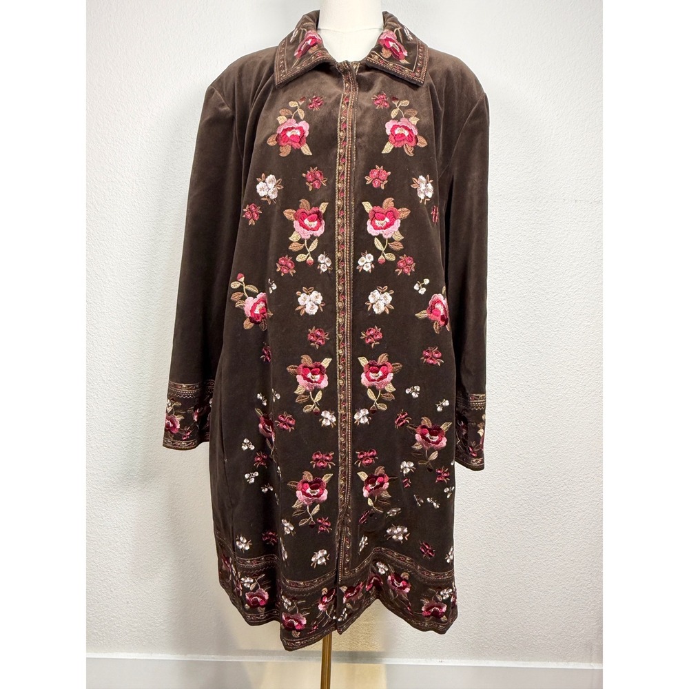 Boho Embroidered Velvet Coat – Romantic Floral Statement Jacket – Nygard